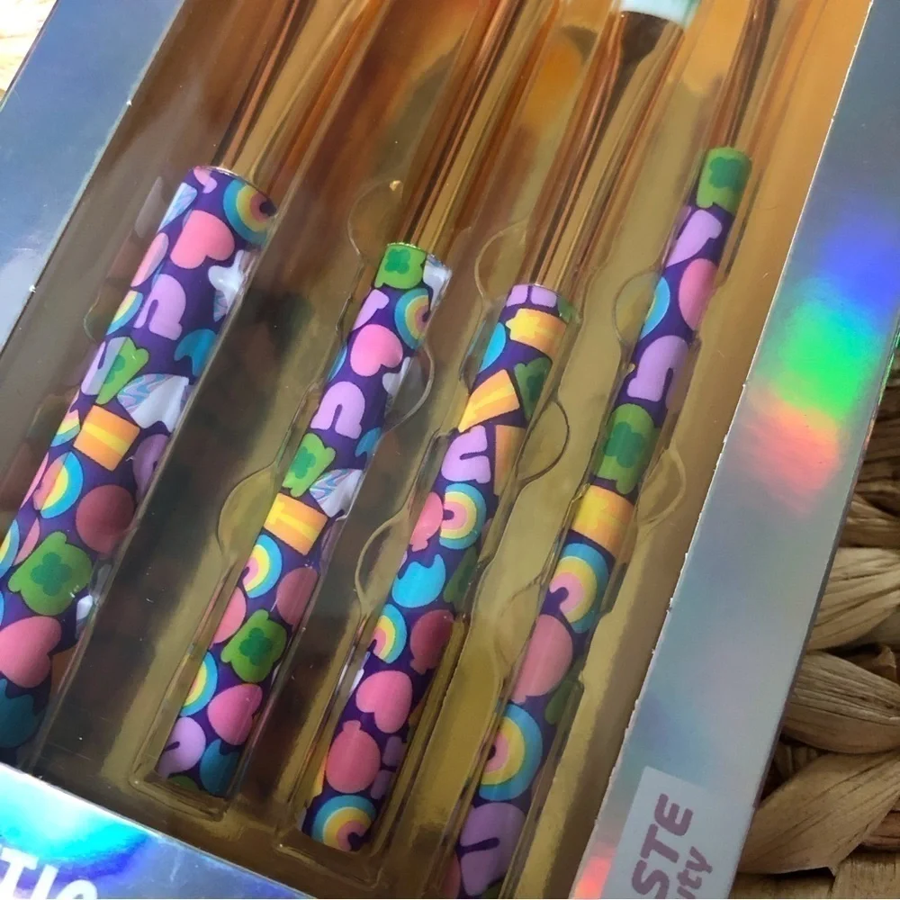 Taste Beauty x Lucky Charms Cosmetic Brush Set